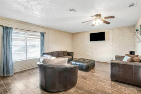 San Antonio Home with Yard, 7 Mi to SeaWorld!